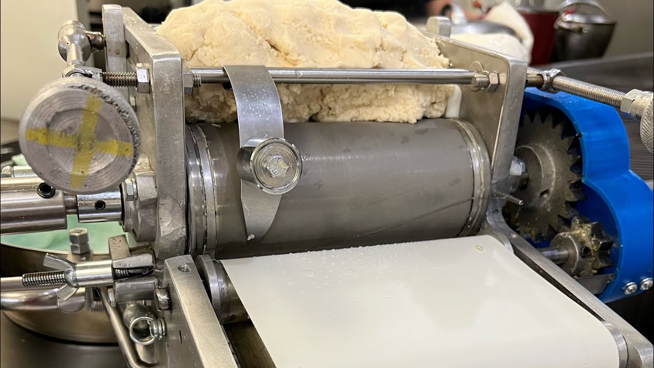 Máquina para hacer tortillas en Taqueria La Bonita shafter ca. YouTube