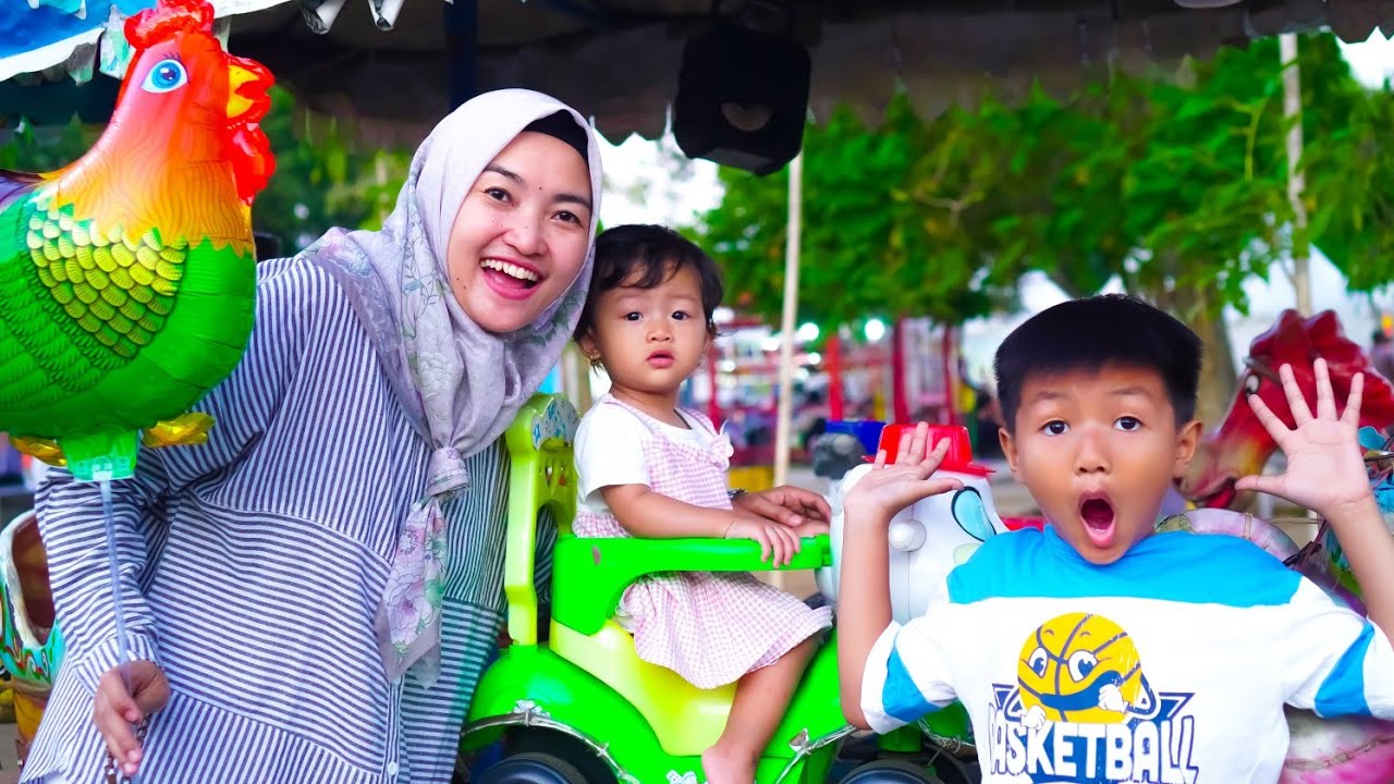 BAYI SHANUM BELI BALON AYAM DAN NAIK ODONG ODONG DI ALUN ALUN SUMEDANG | Davino Vlog