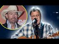 Capture de la vidéo Vince Gill's Toby Keith Tribute Is Stunning!