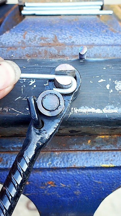 A tool this small works very well #wire #tools #shortvideo