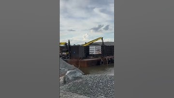 Mobile conveyors are used for port loading. #conveyor #stacker #foryou #mining #port