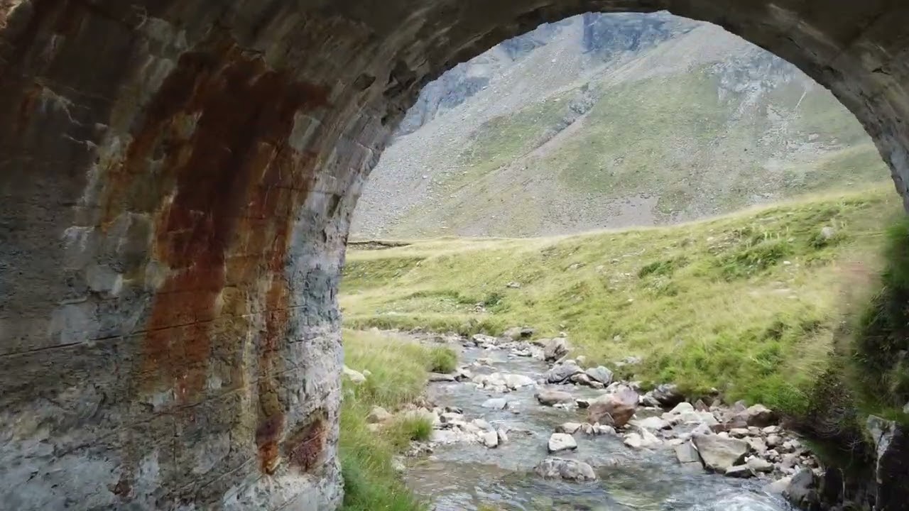 Lago di Val Viola e Rifugio Viola.