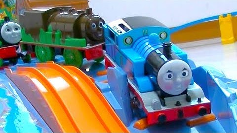 Thomas & Friends Plarail toys run on a fun course