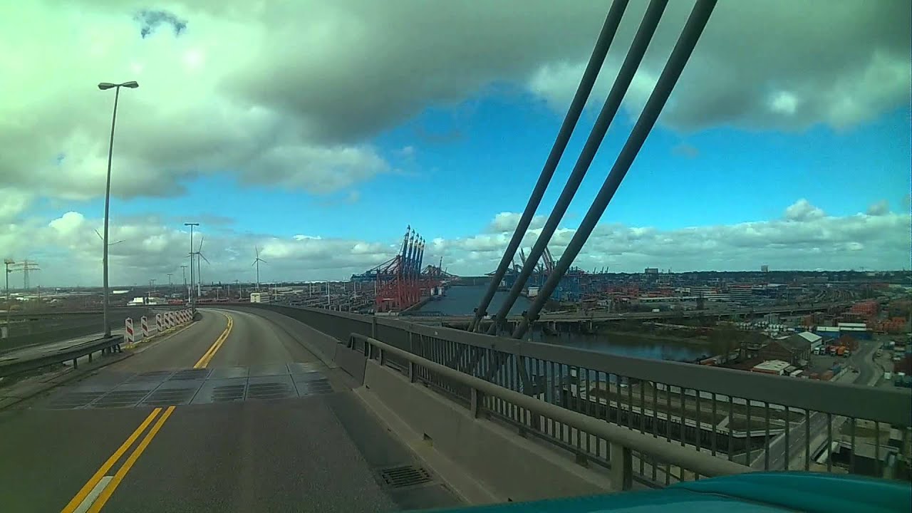 Eine Fahrt über die Köhlbrandbrücke