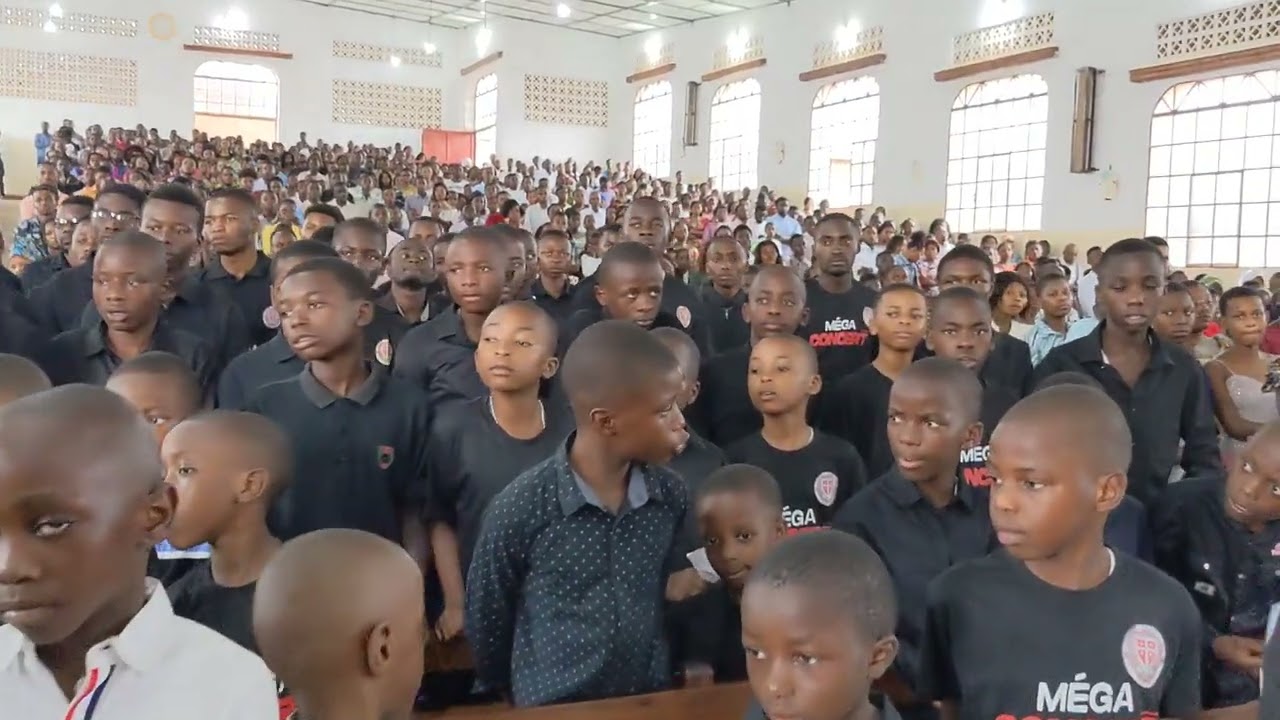 Kyrie eleison (Messe du Peuple) Choeur Sacré Coeur de Jésus.