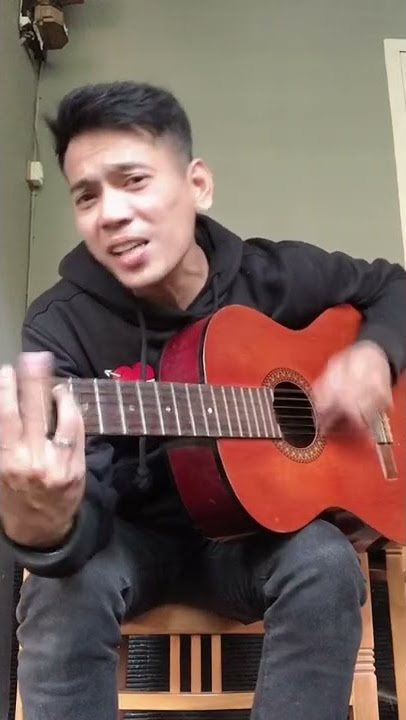 Aris iseng memainkan lagu dari sembilan band