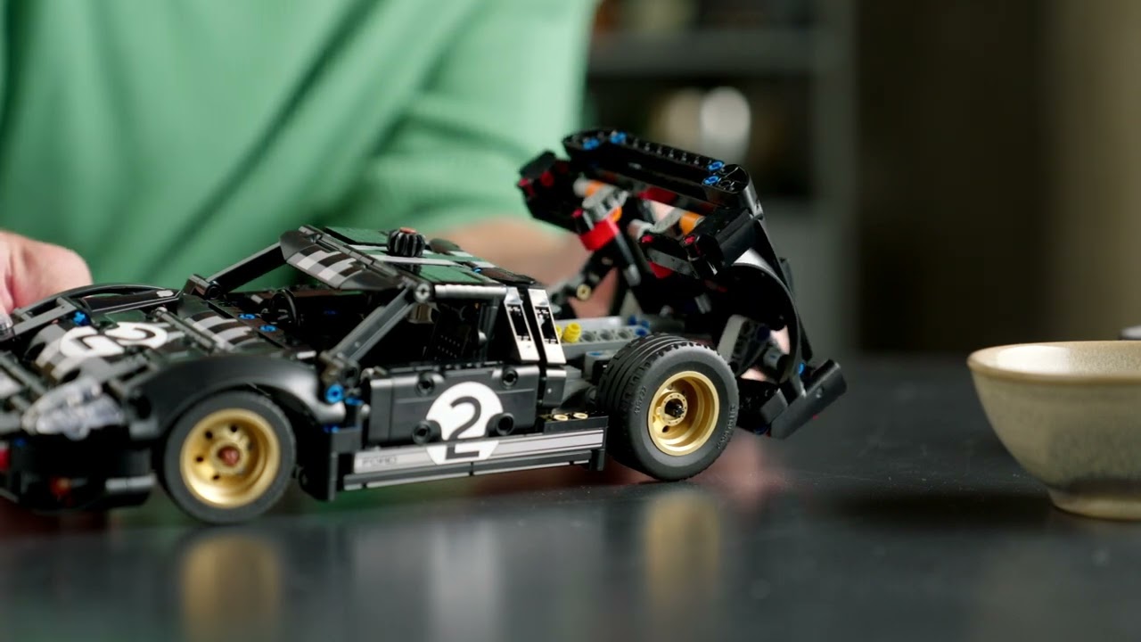 Конструктор LEGO Technic Гоночный автомобиль Ford GT40 MKII 1966