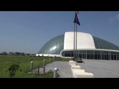 სპეც. სერვისებმა პარლამენტის მიმდებარე ტერიტორიაზე ბალახის საფარის  მოცელვითი სამუშაოები დაიწყო