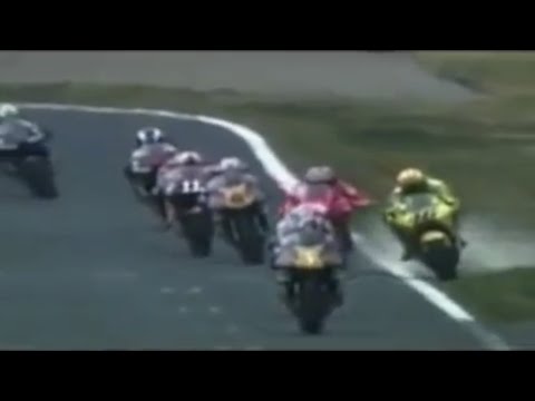 Rossi vs Biaggi Giappone 2001 gomitata e dito medio