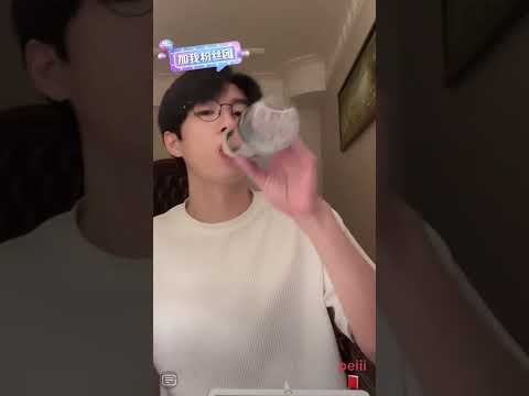 220603 曹杨抖音直播翻唱周杰伦《黑色幽默》