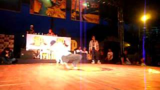 eliminatorias hip4 medellin 2011 b.boy crizroc(YUMBOVALLE) vs b.boy dex(medellin) battle b.boys