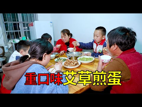 媳婦給孩子做好吃的，寶寶的回答，惹得家人哈哈大笑 | Make delicious food for your child