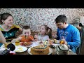 МУКБАНГ ДОМАШНИЙ ТОРТ МЕДОВИК | MUKBANG MEDOVIK RUSSIAN HOMEMADE HONEY CAKE #cake #торт StepFamily