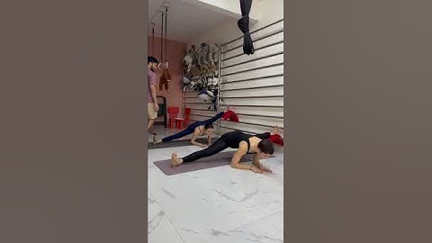 Middle splits #motivation #yogafittness #yogaworkout #trending #yoga #gym #shorts  #middlesplits