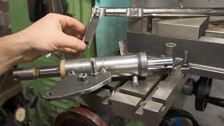 Homemade slotting device from the shock absorber rod for the TV-7M lathe