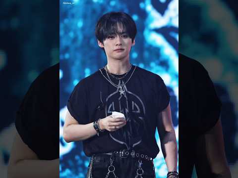 Lee Know Crying In Dominate Tour Straykids Leeknow 