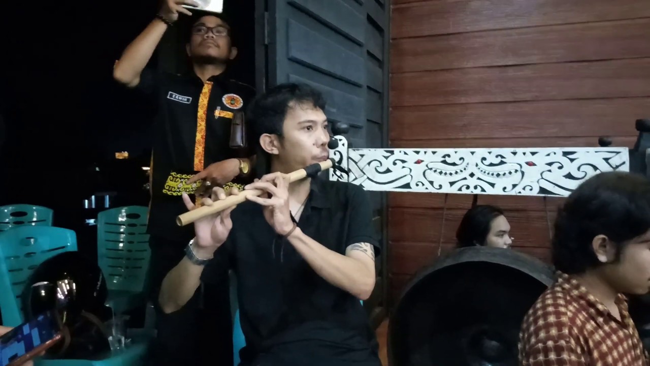 PERSEMBAHAN TARI DAN MUSIK DAYAK (SANGGAR PERISAI KHATULISTIWA)