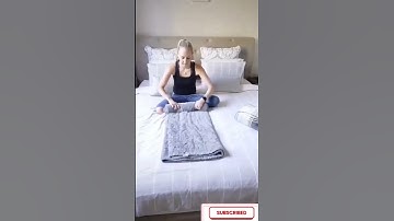 Folding Hacks| How to fold blankets| how to fold blankets to save space|😯space saving ideas