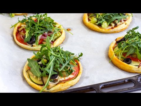 Mini Vegetarian Puff Pastry Pizzas Recipe | HappyFoods