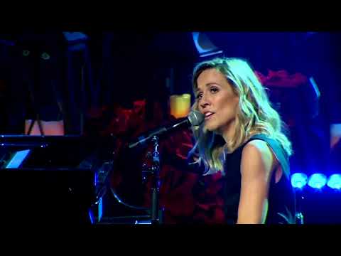 Sheryl Crow & her nephew Bradley - "There Is a Star That Shines Tonight" (Xmas @ Belmont)