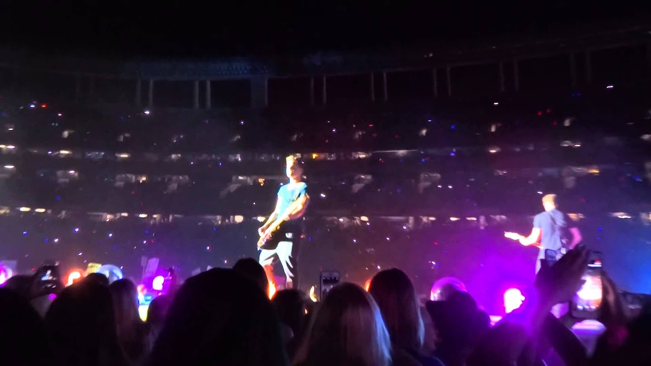 Alive / One Direction / San Diego (7/9) - YouTube