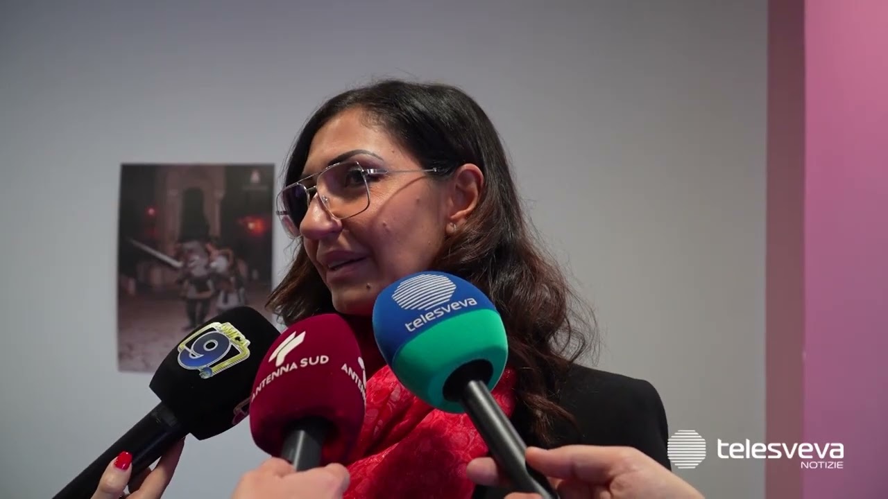 Canosa, pensionato si incatena contro la chiusura notturna del Punto Fisso Medicalizzato