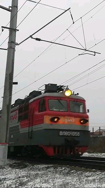 ВЛ80т-1958 с грузовым поездом следует по перегону Скачки—Пятигорск 13. ...