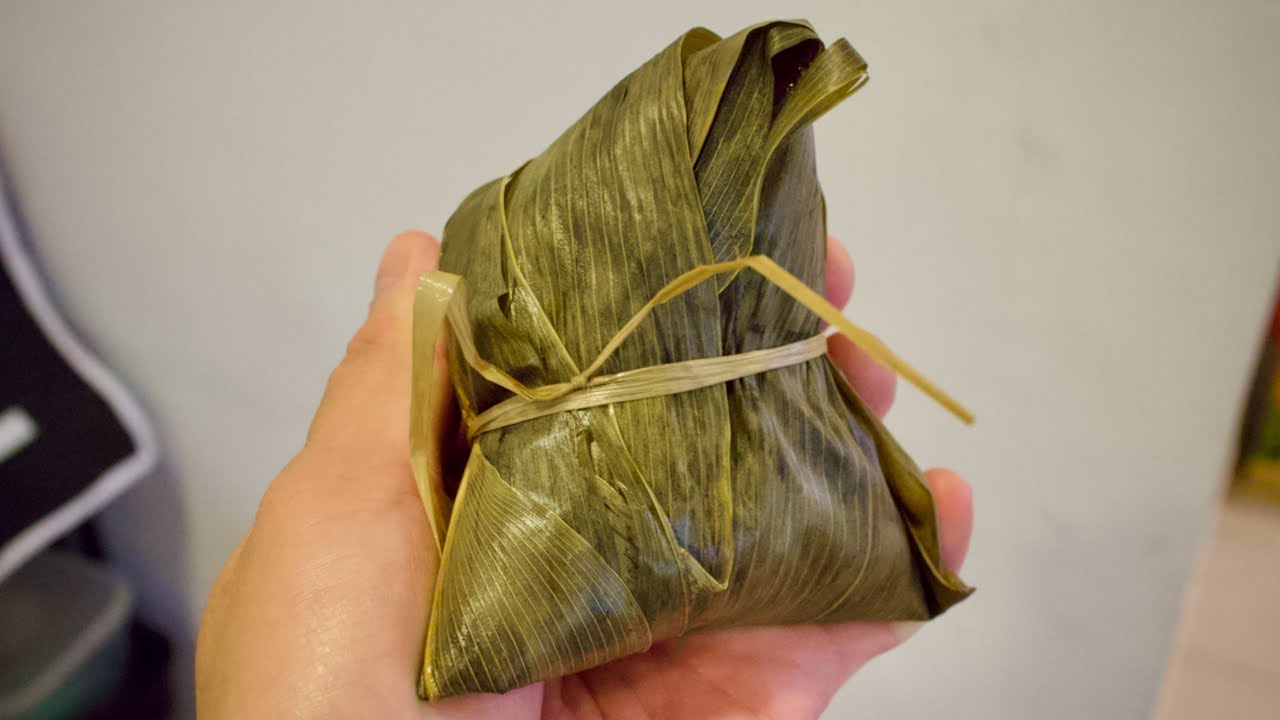 Is this the best traditional Hokkien BAK CHANG that you can buy? (Chinatown, Singapore street food)