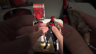 Reviewing NYCC EXCLUSIVE Mezco Redhood