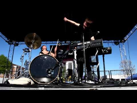 Matt & Kim - "I Wanna" (Live at UCA)