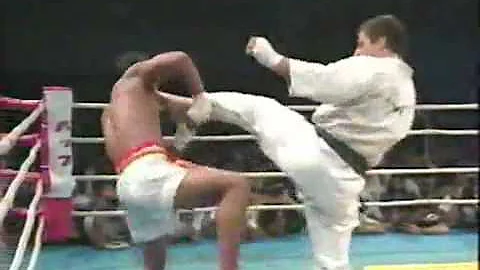 Andy Hug vs Changphuak Kiatsongrit.flv