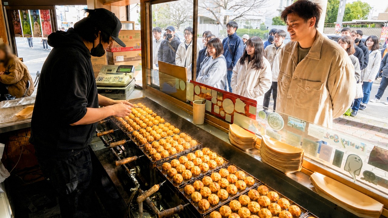 100K Sales in a Day! Crowds Rush Osaka Old-Town Takoyaki Master's