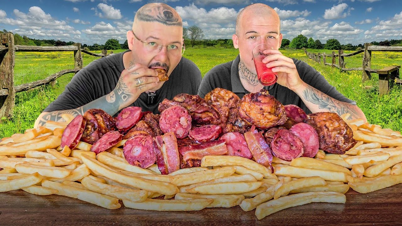 FAZENDO BATATA DE MARECHAL RAÍZ NO FOGÃO A LENHA.