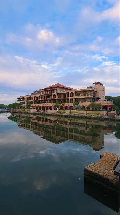 Download lagu 🌇 拍摄马六甲河倒影的最佳时间｜光影交织的绝美瞬间 #shorts