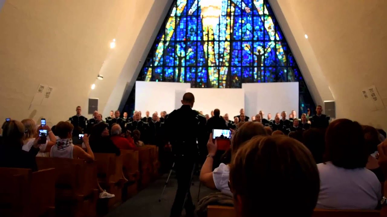 HMKG musikkorps synger Bruremarsj fra Lødingen