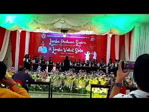 Lomba Paduan suara smp president menyanyikan lag Hymne dan Mars Murung raya .