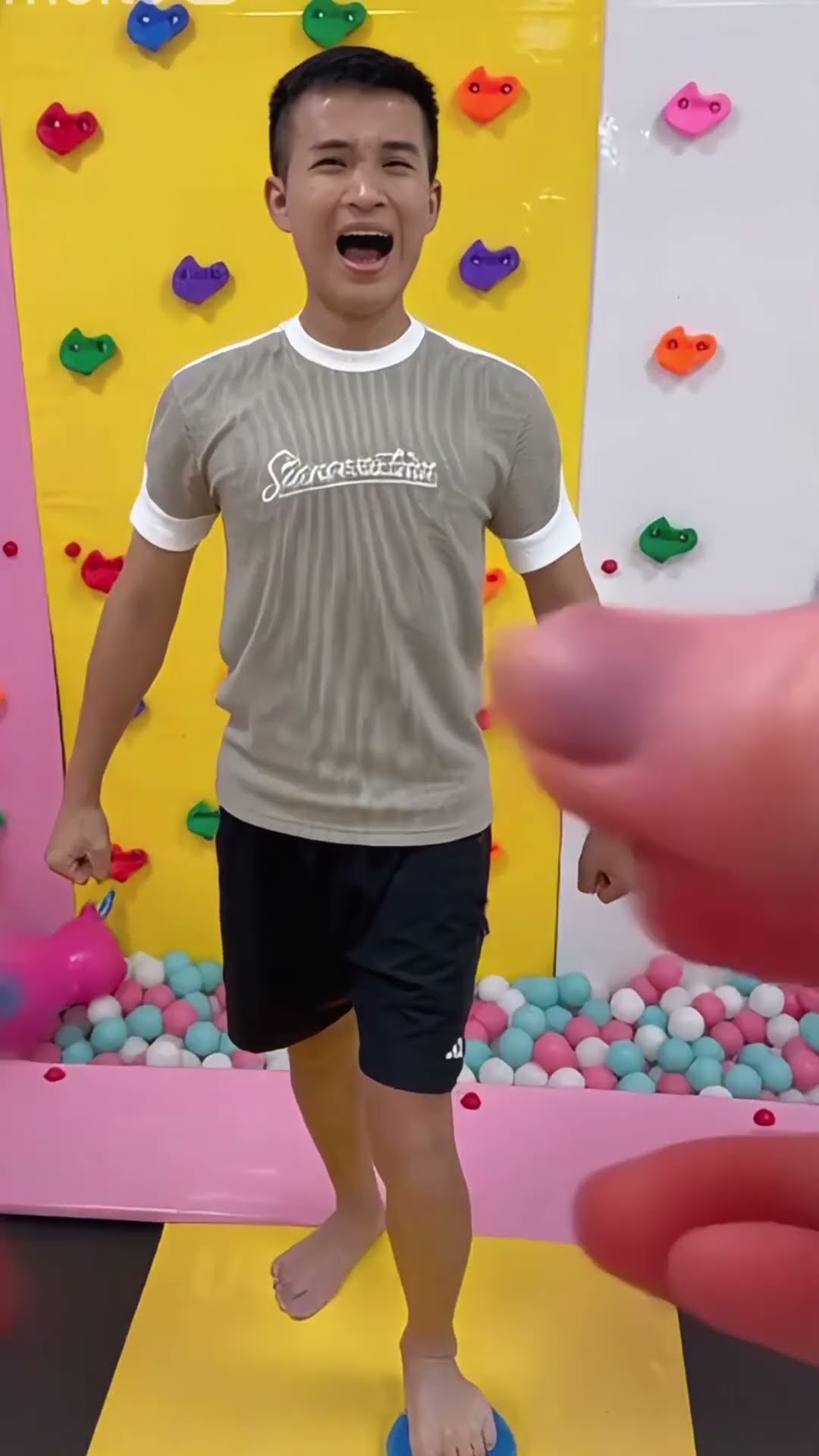 Su Hao: paws plasticine man ??