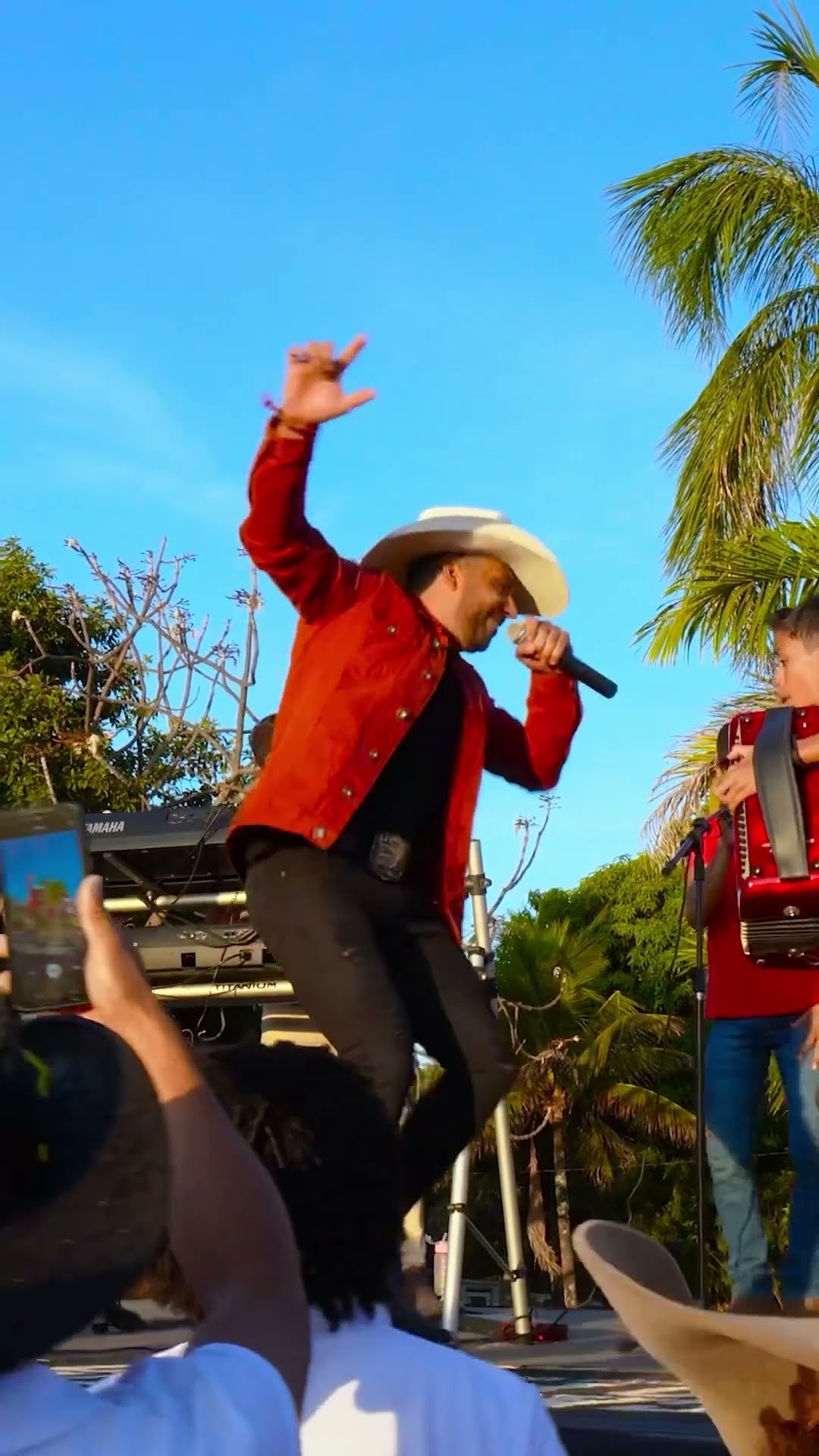 Leãozinho é o novo fenômeno do Brasil com a música forró do meu Goiás quem gostar comenta #boanoi