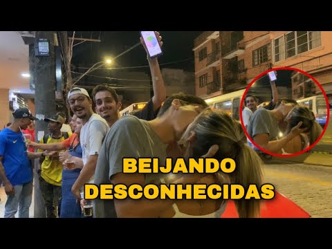 Beijando desconhecidas com desafio(roleta do beijo) parte 4 Petrópolis