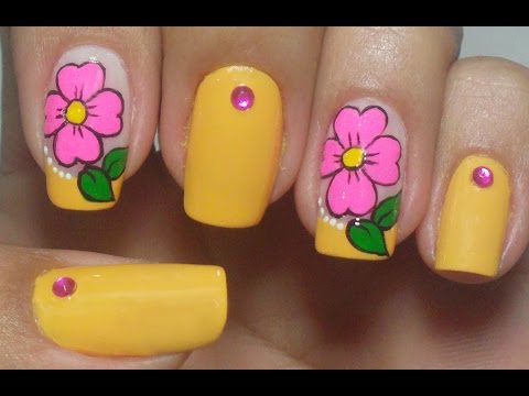 Unhas Amarelas Decoradas com Flores Manual Bela e Simples
