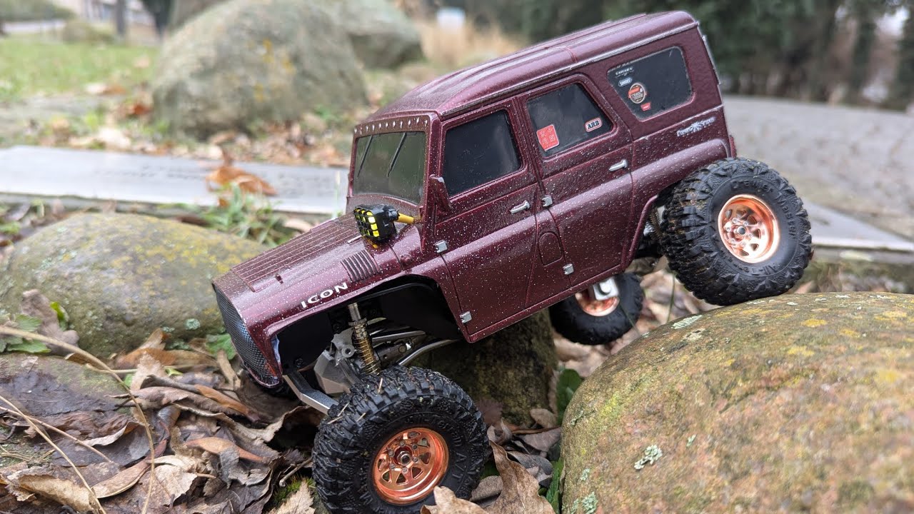 Rc 1/18 UAZ Crawler build - Rocky path test trail 