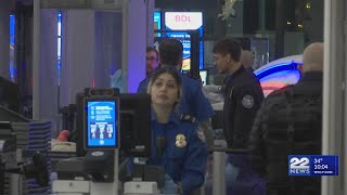 Thanksgiving travel tips: Expect airport delays and traffic