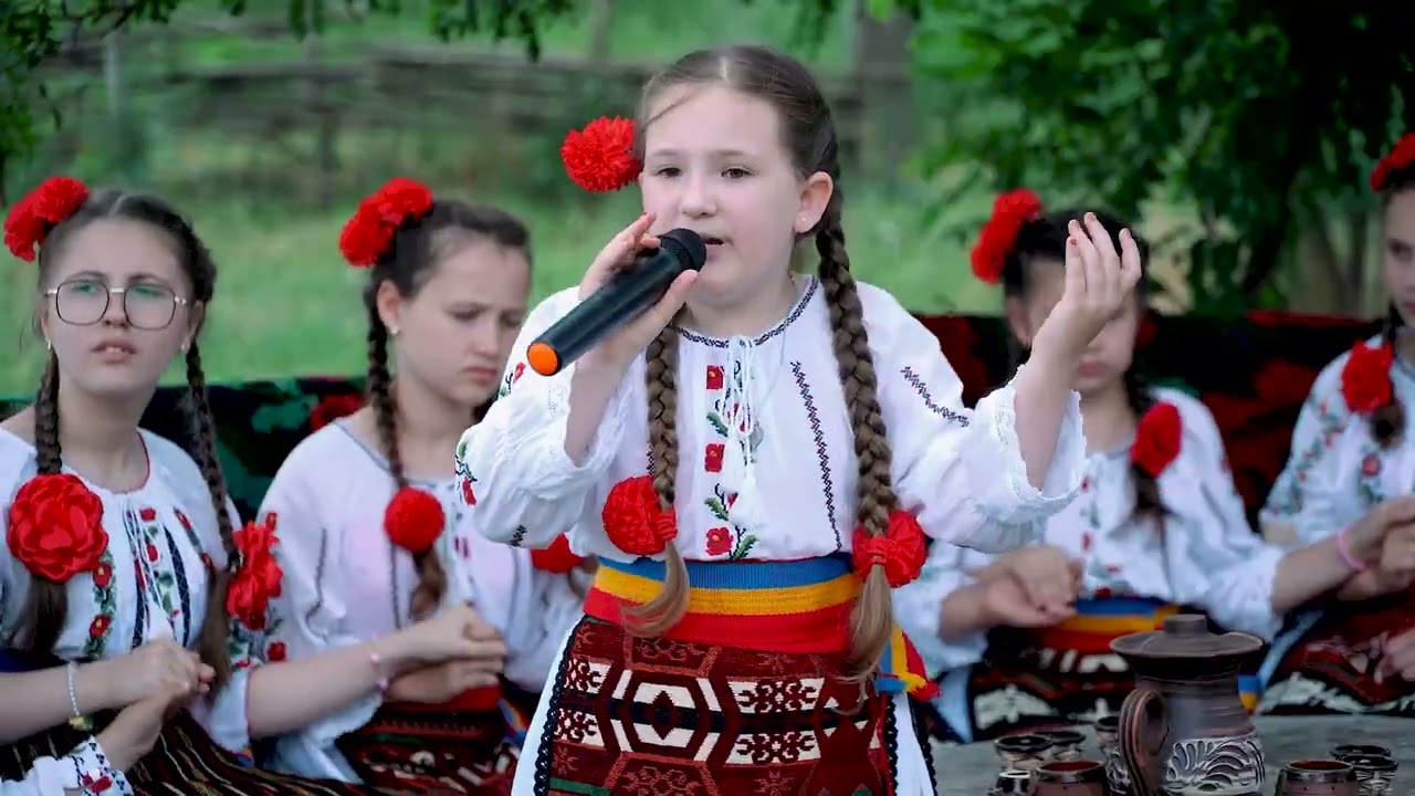 Surorile: Neagu Emilia și Daria" Zii Culiță din vioară", Ansamblul ION FURNICĂ, Manta CRCC UNIVERSUL