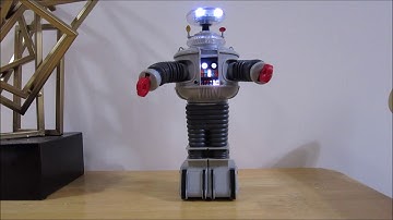Diamond Select Lost In Space B9 Robot
