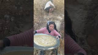 wow😱dry gold rust at the mining site contains hundreds to millions of gold dust and gold grains!!