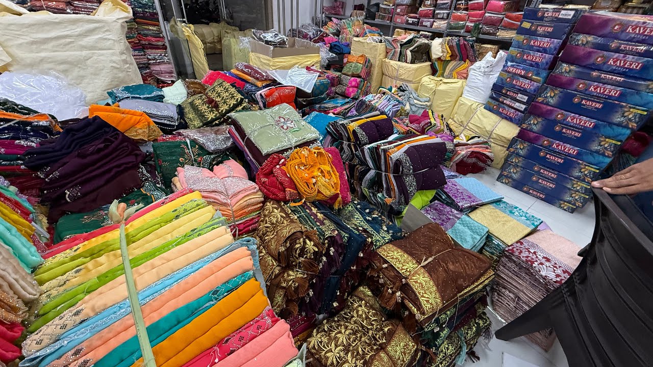 60 रुपय | 95 रुपये | सबसे सस्ती साड़ी गोदाम सूरत 🤩Saree manufacturer in surat | Surat saree market