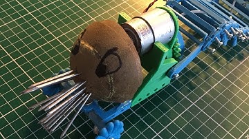 Robot Millipede - Milli - Bio-inspired robot crawling in my hallway