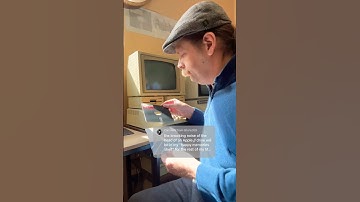 Retro Computer ASMR: apple//e booting from floppy disk #retrogaming #retrocomputing #ultima