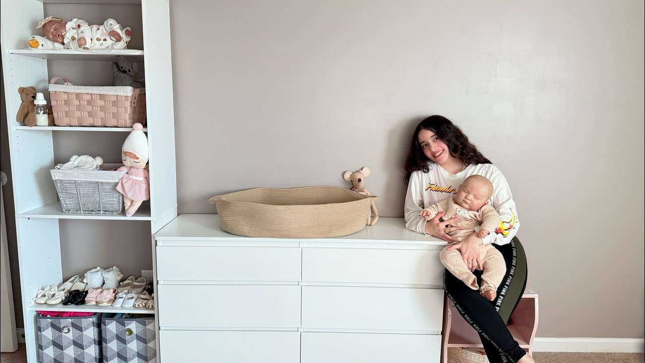 ORGANIZANDO TODA LA ROPA Y ZAPATOS EN EL NUEVO ARMARIO DE MIS BEBÉS REBORNS