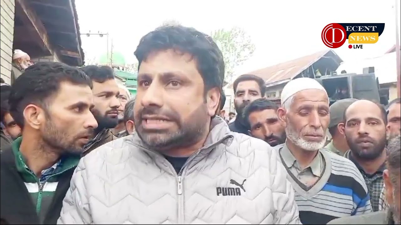 Two labourers died  due to suffocation while digging a trench in Kulgam.